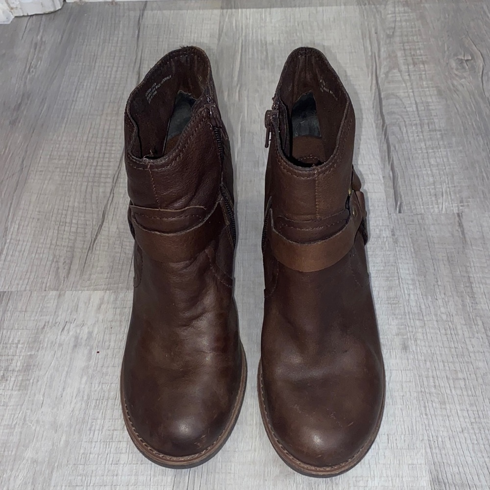 Korks- KorkEase glorious brown leather booties! A swing of western! Like New!